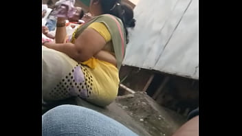 Desi Aunty In Yellow Saree Flaunting Her Thick, Sexy Hips