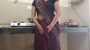 Desi Gaon Ki Bhabhi Kitchen Mein Chudai Kar Rahi Hai, Hindi Mein Maza Aaya