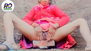 भाभी ने साड़ी उठाकर उंगली से ऐसी मचाई खलबली कि दिमाग हिल गया