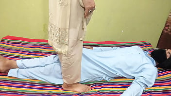 Desi Bhabhi Ki Garm Chut Ki Aag Nikal Diya Naukar Ke Motay Lund Ne, Muh Mein Dekar Choda