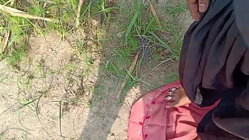 गांव की मस्त माल चूस चूस कर उसकी गीली चूत का सारा रस चाट लिया