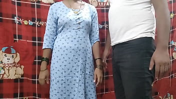 18 साल की मखमली देह वाली गर्म कामवाली बेबी को जबरन अपने बिस्तर पर लिटाकर जमकर चोदा