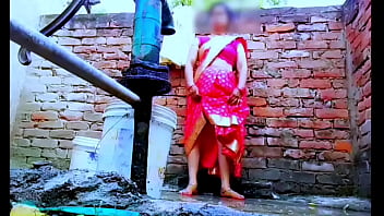 Hot Desi Babe Flaunts Her Tight Wet Pussy In Leaked Mms Clip