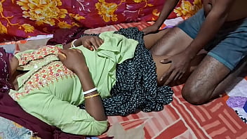 Meri Pati Ke Dost Ne Mujhe Akele Kamre Mein Meri Chut Maar Li Mein Khud Ko Rok Nahi Payi