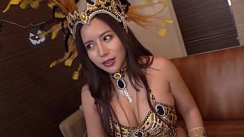 ハロウィン渋谷でsnsを騒がせた超エロサンバ美女！hカップ露出狂が男を狂わせる肉食系爆乳ボディ！感度抜群で電マ責めに痙攣絶頂、激しいバキュームフェラと中出し乱交で淫乱トランス！乳揺れ尻揺れの鬼ピストン生ハメ！