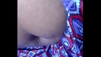 Luscious Desi Aunty’s Deep Navel Beckons