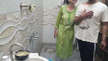 भाई ने बहन को चोरी करते देखकर उसे चोदने की मना करने के बाद भी बहन की गांड़ मारी