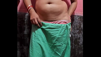 Desi Wife Spreads Her Legs And Shaves Her Wet Pussy Smooth