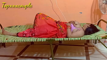 मोटे मुम्मों वाली गाँव की भाभी की देसी चूत मारने का मज़ा