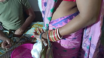 अंडे बेचने वाले ने अकेली भाभी को घर में जबरन चोदा