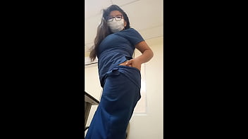 Enfermera Cachonda Se Va A Ponerle Una Inyección A Un Paciente Y Acaban Cogiéndose A Lo Bestia