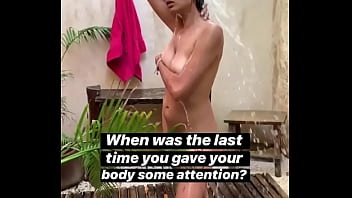 Sweaty Desi Babe Gets Filthy And Washes Off Under The Open Sky