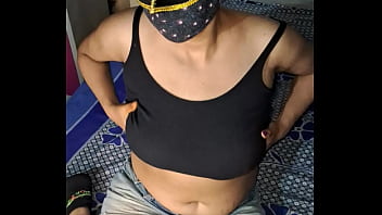 Sizzling Buxom Bhabhi With Voluptuous Curves
