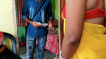 भाभी की चुदाई का मजा लेता पोस्टमैन, जबकि पति फौज में करता है देश की सेवा