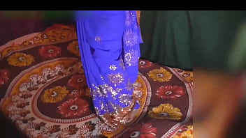 भाभी की नीली साड़ी फाड़कर जबरदस्ती चोदने का मज़ा