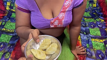 Desi Girlfriend Ko Momos Khilake Oyo Room Mein Chodne Ka Viral Mms