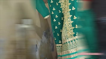 Naked Desi Babe’s Wet Bathing Scene In Hindi