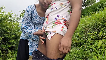 खेत में देसी भाभी की गर्म चुदाई