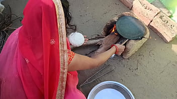 भाभी ने रसोई में देवर की भूख मिटाने के लिए अपना मीठा रस पिला दिया