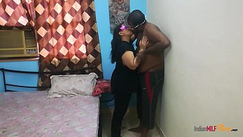 Desperate Housewife Gets Pounded By Old Flame While Hubby’s Away