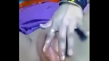 Meri Chut Mein Ungli Daal Kar Apne Aap Ko Chod Rahi Hun, Koi Apna Lund De Mujhe