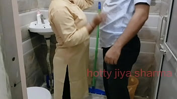 Sultry Indian Educator Moans In Hindi While Taking It Doggystyle