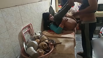 Bhai Ne Apni Desi Bahan Ko Kitchen Mein Chod Chod Ke Cheekhein Nikal Di