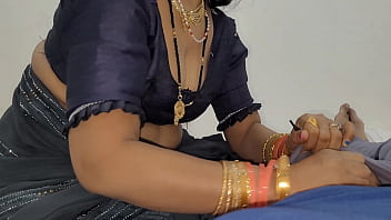 पड़ोसी देवर ने मौका पाकर घर घुसा और मुझे चूसकर अपना गाढ़ा माल उतार दिया